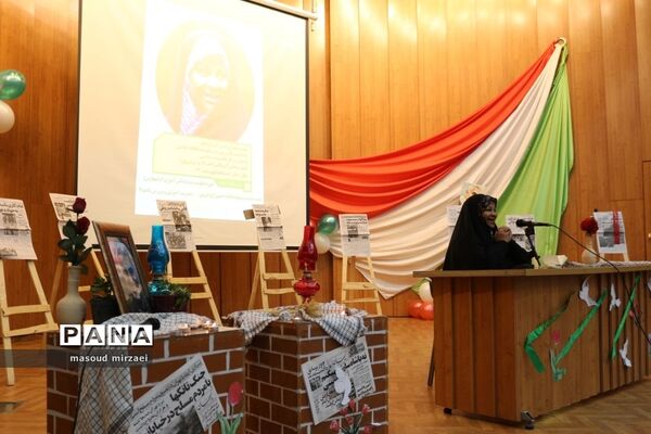 مرضیه هاشمی خبرنگار پرس تی وی در ویژه برنامه «لاله های روشن» قزوین