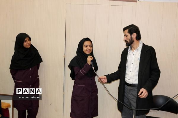 مرضیه هاشمی خبرنگار پرس تی وی در ویژه برنامه «لاله های روشن» قزوین