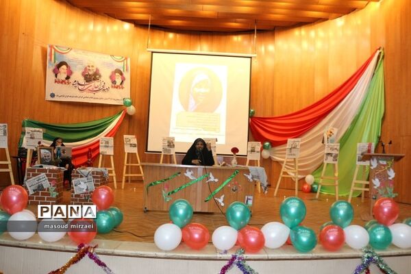 مرضیه هاشمی خبرنگار پرس تی وی در ویژه برنامه «لاله های روشن» قزوین