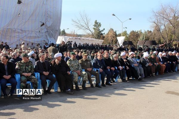 غبار روبی مزار شهدا به مناسبت دهه فجر در ارومیه