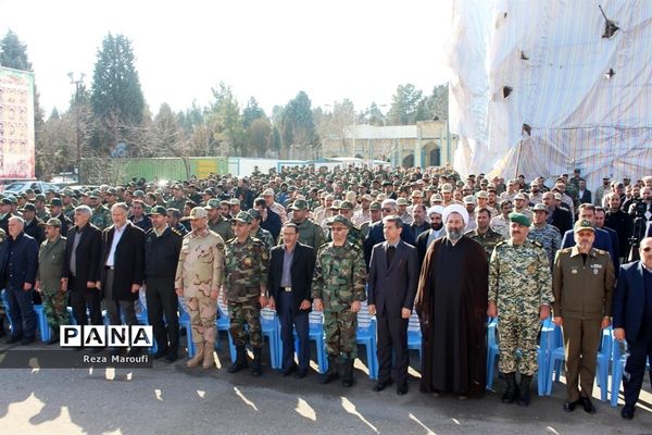 غبار روبی مزار شهدا به مناسبت دهه فجر در ارومیه