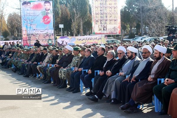 غبار روبی مزار شهدا به مناسبت دهه فجر در ارومیه