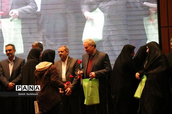 مراسم یادواره شهدا با عنوان همسفران خورشید در مشهد