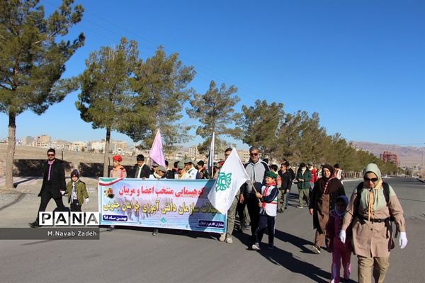 کوهپیمایی پیشتازان سازمان دانش آموزی استان خراسان جنوبی