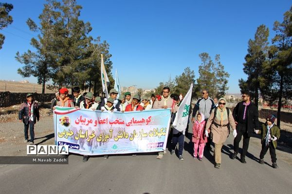 کوهپیمایی پیشتازان سازمان دانش آموزی استان خراسان جنوبی