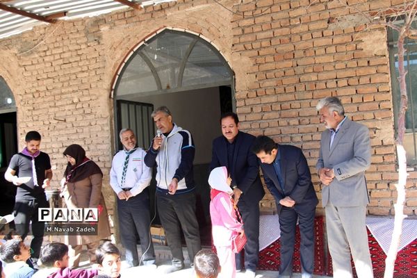 اهدای جوایز پیشتازان برتر سازمان دانش آموزی خراسان جنوبی