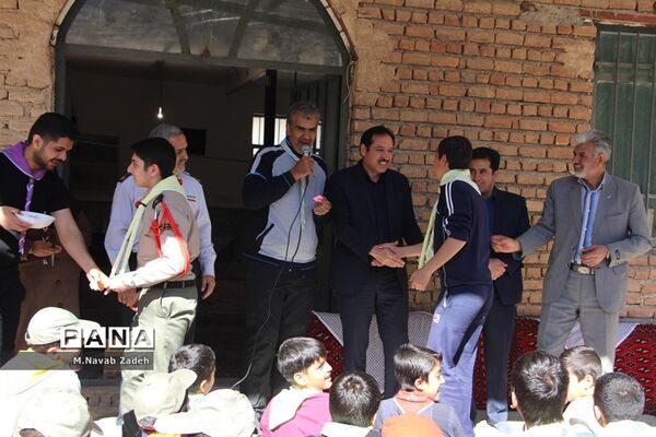 اهدای جوایز پیشتازان برتر سازمان دانش آموزی خراسان جنوبی