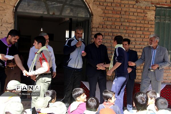 اهدای جوایز پیشتازان برتر سازمان دانش آموزی خراسان جنوبی