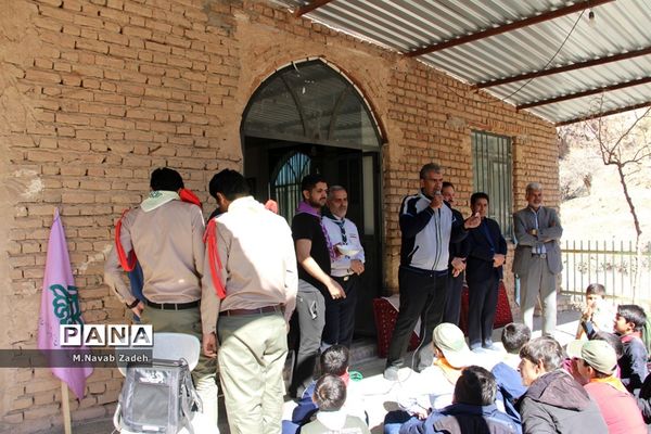 اهدای جوایز پیشتازان برتر سازمان دانش آموزی خراسان جنوبی