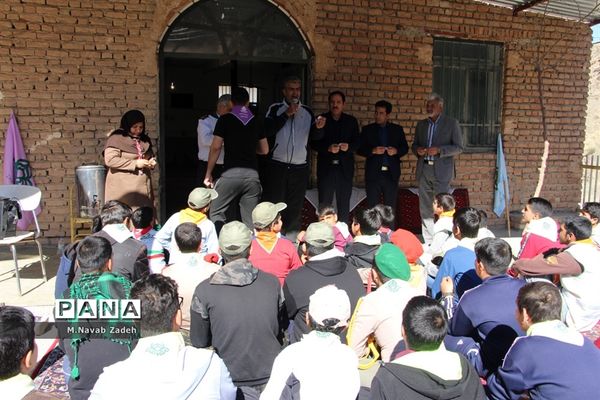 اهدای جوایز پیشتازان برتر سازمان دانش آموزی خراسان جنوبی