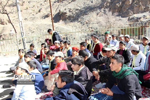 اهدای جوایز پیشتازان برتر سازمان دانش آموزی خراسان جنوبی