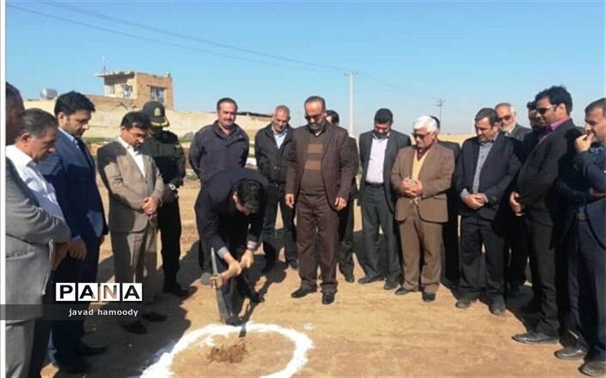 برگزاری آیین کلنگ زنی مدرسه سه کلاسه رحمت آبادبخش گمبوعه  درشهرستان حمیدیه