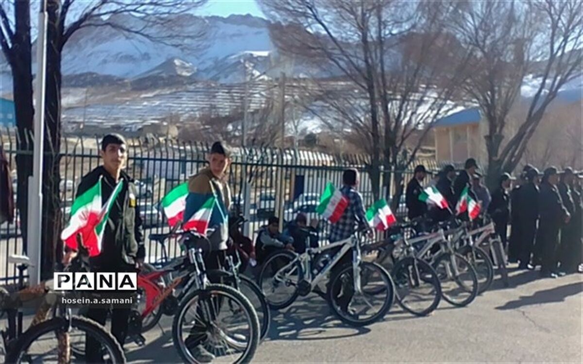 شرکت دانش آموزان دبیرستان معارف سامان در همایش دوچرخه سواران