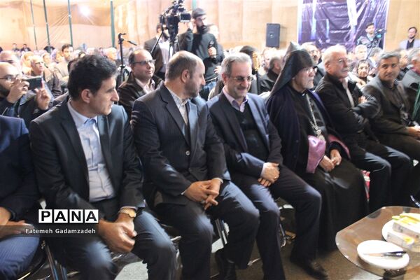 چهاردهمین آیین ملی عطر افشانی و گلباران مزار شهدای ادیان توحیدی