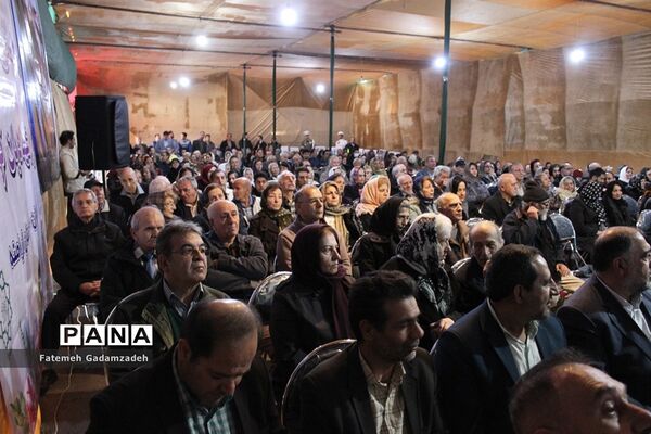 چهاردهمین آیین ملی عطر افشانی و گلباران مزار شهدای ادیان توحیدی