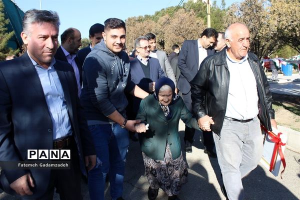 چهاردهمین آیین ملی عطر افشانی و گلباران مزار شهدای ادیان توحیدی