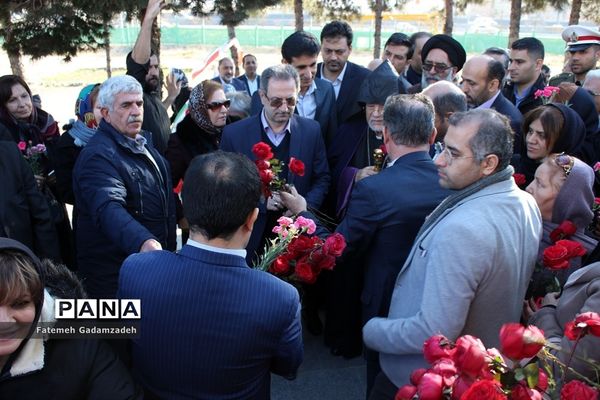 چهاردهمین آیین ملی عطر افشانی و گلباران مزار شهدای ادیان توحیدی