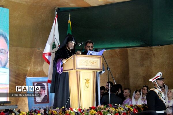 چهاردهمین آیین ملی عطر افشانی و گلباران مزار شهدای ادیان توحیدی