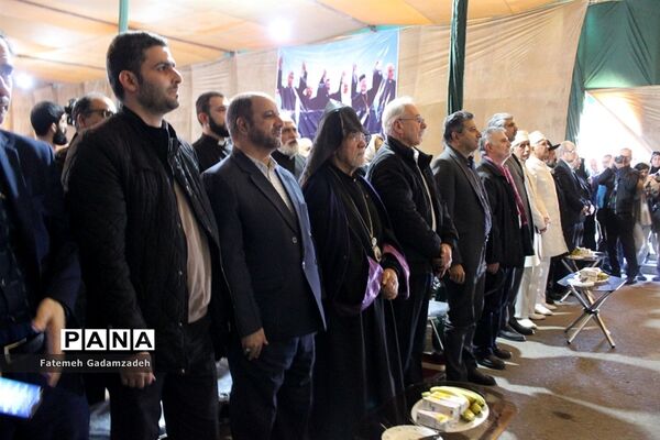 چهاردهمین آیین ملی عطر افشانی و گلباران مزار شهدای ادیان توحیدی