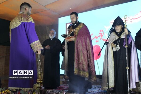 چهاردهمین آیین ملی عطر افشانی و گلباران مزار شهدای ادیان توحیدی