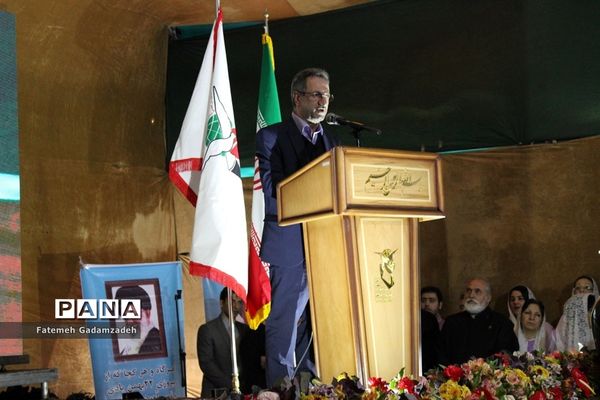چهاردهمین آیین ملی عطر افشانی و گلباران مزار شهدای ادیان توحیدی