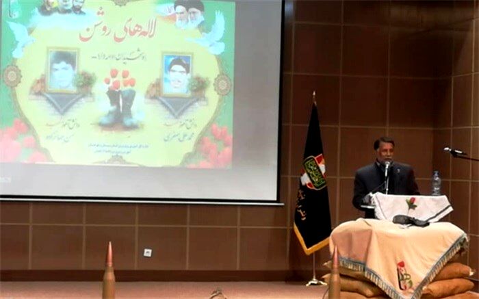 یادواره شهدا با عنوان" لاله های روشن" در سالن همایش اداره کل حفظ آثار و نشر ارزشهای دفاع مقدس برگزار شد