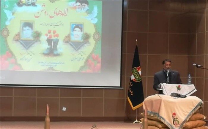 یادواره شهدا با عنوان" لاله های روشن" در سالن همایش اداره کل حفظ آثار و نشر ارزشهای دفاع مقدس برگزار شد