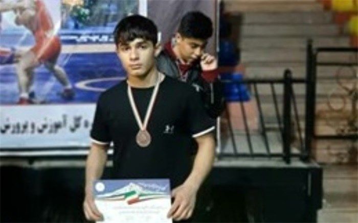 کسب مقام سوم استان در رشته کشتی آزاد دانش آموز چهاردانگه‌ای