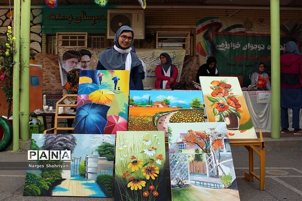 افتتاح جشنواره ایده های کار آفرینی در دبیرستان دخترانه تشکیلاتی پاینده اهواز