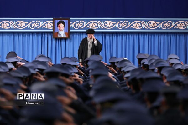 دیدار فرماندهان و کارکنان نیروی هوایی ارتش با فرمانده کل قوا