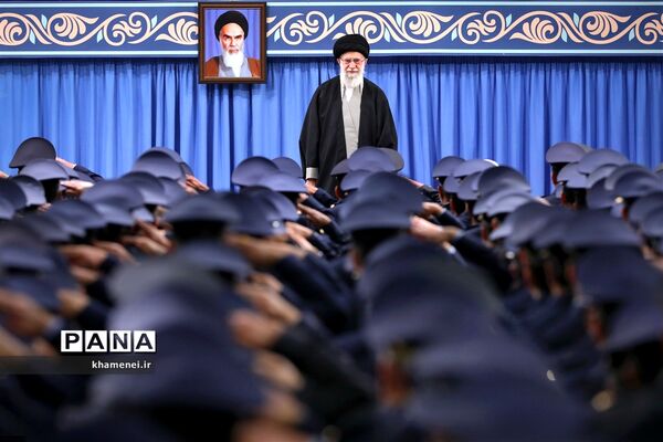 دیدار فرماندهان و کارکنان نیروی هوایی ارتش با فرمانده کل قوا