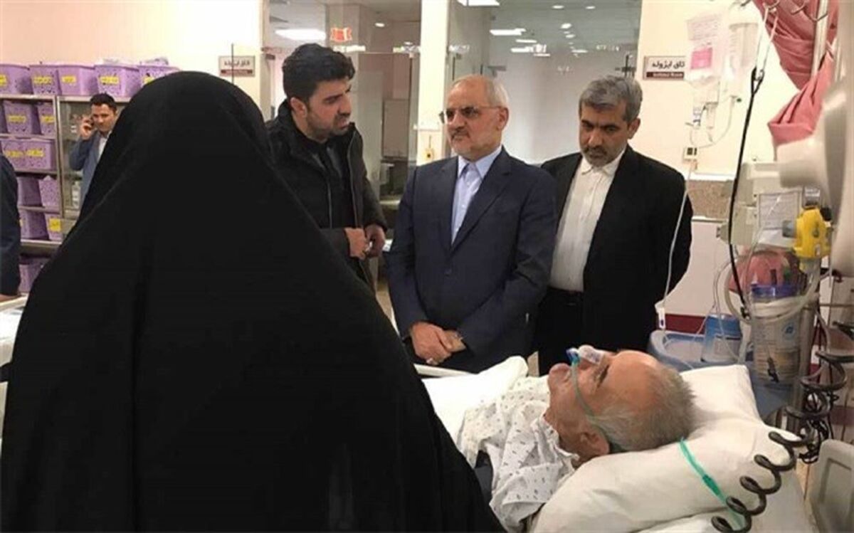 وزیر آموزش‌ و پرورش از والدین شهیدحسین فهمیده عیادت کرد