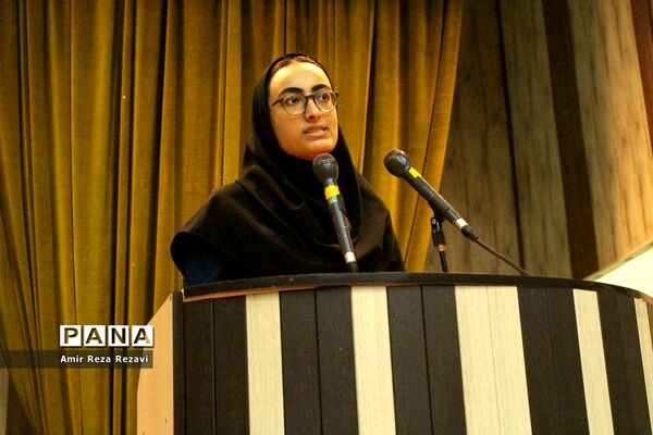 دیدار تشکل ها و نخبگان  دانش آموزی با مدیرکل صداو سیمای خوزستان