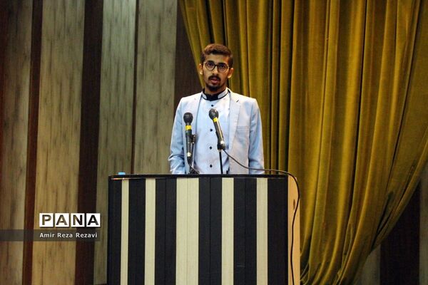 دیدار تشکل ها و نخبگان  دانش آموزی با مدیرکل صداو سیمای خوزستان
