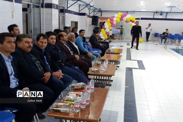 برگزاری مسابقات شنای دانش‌آموزی به مناسبت دهه فجر