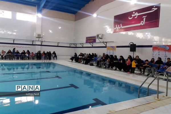 برگزاری مسابقات شنای دانش‌آموزی به مناسبت دهه فجر