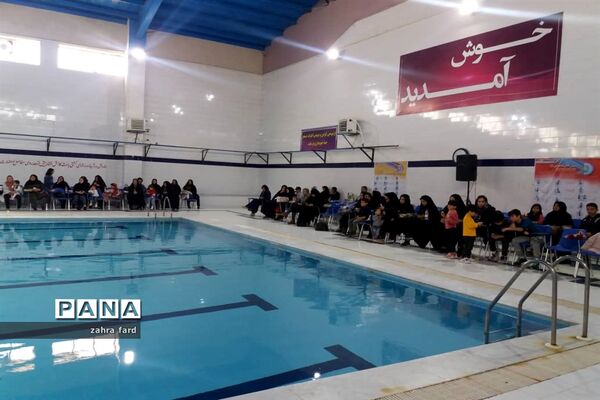 برگزاری مسابقات شنای دانش‌آموزی به مناسبت دهه فجر