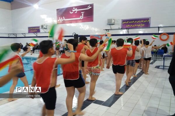 برگزاری مسابقات شنای دانش‌آموزی به مناسبت دهه فجر