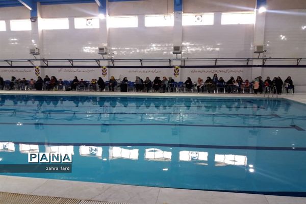 برگزاری مسابقات شنای دانش‌آموزی به مناسبت دهه فجر