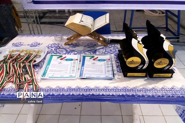 برگزاری مسابقات شنای دانش‌آموزی به مناسبت دهه فجر