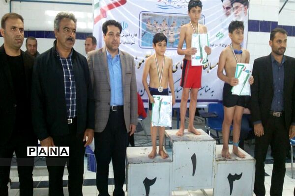 برگزاری مسابقات شنای دانش‌آموزی به مناسبت دهه فجر