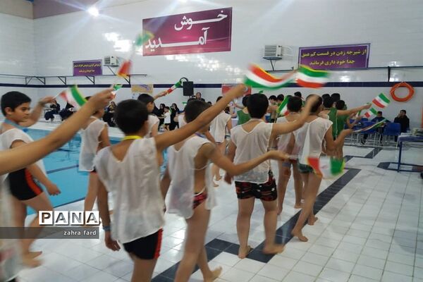 برگزاری مسابقات شنای دانش‌آموزی به مناسبت دهه فجر