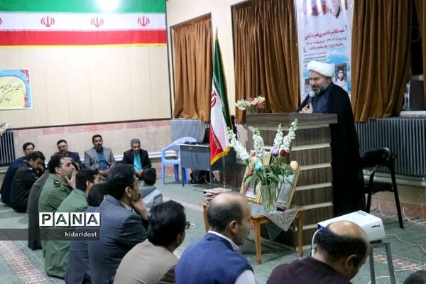 اجرای طرح لاله‌های روشن در ابرکوه