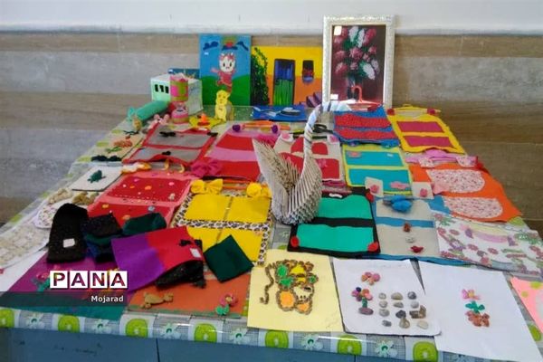 نمایشگاه دست ساخته‌های دانش آموزان  دین و دانش  ابرکوه