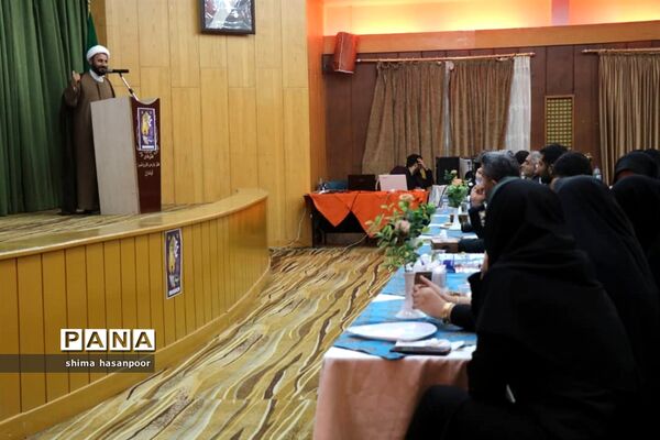 هنرستان فنی دخترانه سمیه آبادان برای اولین بار در خوزستان نخستین جشنواره هویت من در گذر زمان