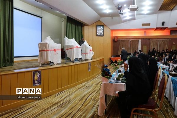 هنرستان فنی دخترانه سمیه آبادان برای اولین بار در خوزستان نخستین جشنواره هویت من در گذر زمان