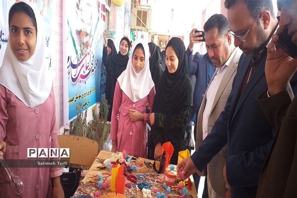 جشنواره صنایع دستی و غذاهای سنتی به میزبانی هنرستان کاردانش طوبی در شهرستان حمیدیه
