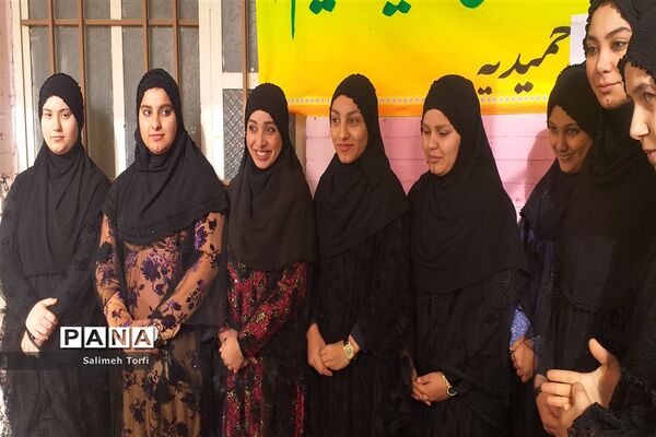 جشنواره صنایع دستی و غذاهای سنتی به میزبانی هنرستان کاردانش طوبی در شهرستان حمیدیه