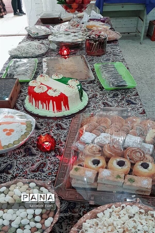 جشنواره صنایع دستی و غذاهای سنتی به میزبانی هنرستان کاردانش طوبی در شهرستان حمیدیه
