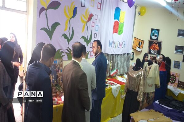 جشنواره صنایع دستی و غذاهای سنتی به میزبانی هنرستان کاردانش طوبی در شهرستان حمیدیه